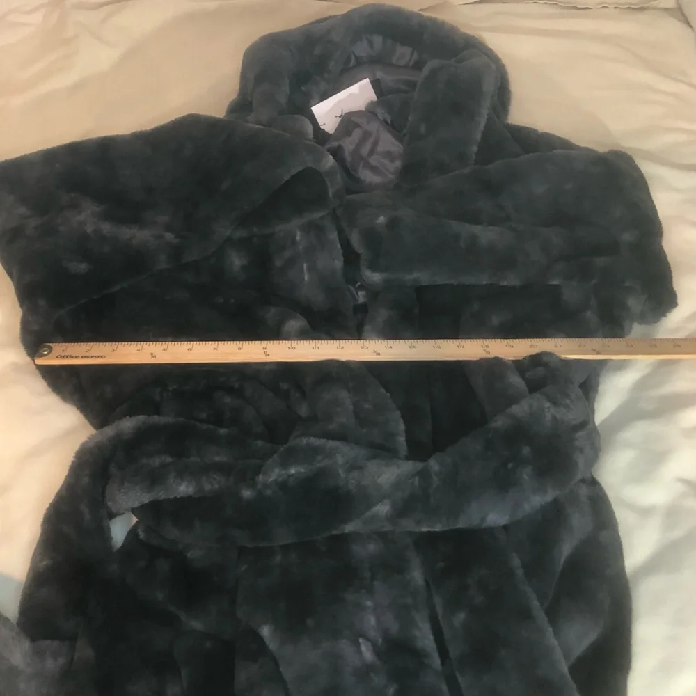 Nike Jordan Brooklyn Faux Fur Robe Thunder Gray HV1044-036 Men’s Size L